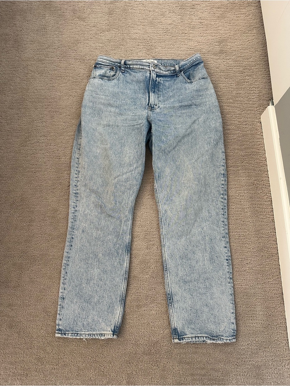A&F 90's Straight Ultra High Rise Curve Love Short Jeans